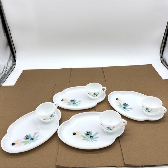 Vtg Federal Milk Glass Atomic Flower Patio Snack Set Plates Tea Cups 8pc MCM 50s - Picture 1 of 13